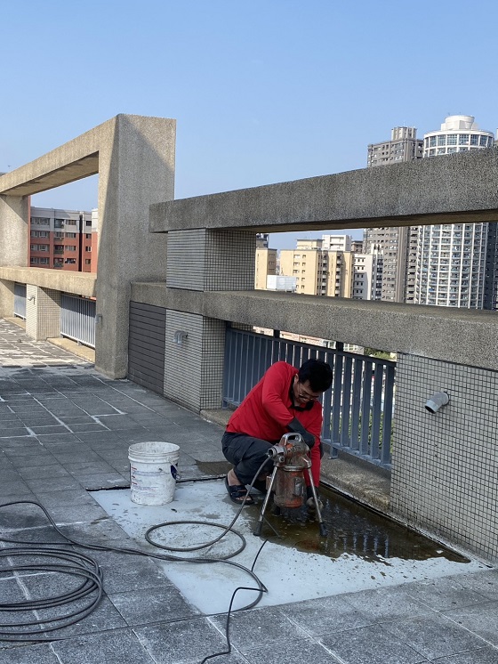 南投市通水管-屋頂排水孔疏通